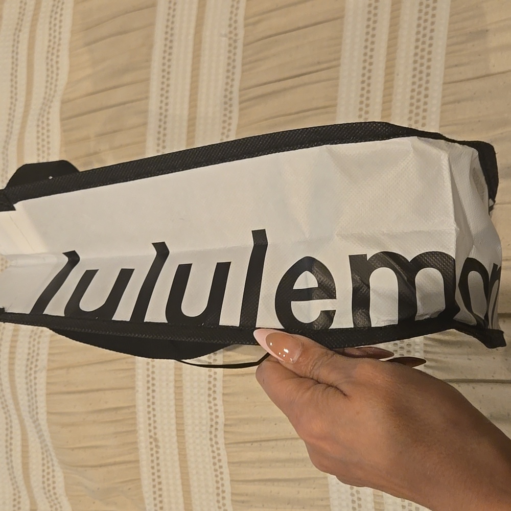 Two Lululemon carry bag - Picture 6 of 8